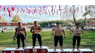 Körfezli güreşçiler Akyazıda madalya kürsüsüne çıktı