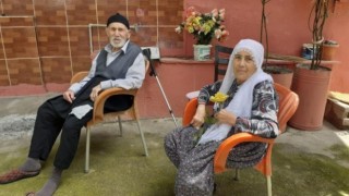 Koronayı birlikte atlatan yaşlı çift 1 gün arayla vefat etti