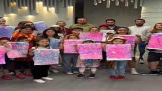 Küçük sanatseverler, Büyük Şehir Sanat Galerisinde