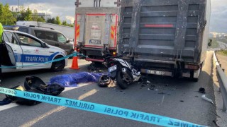 Küçükçekmece TEM Otoyolunda feci kaza: Emniyet şeridinde duran kamyonete motosiklet arkadan çarptı: 1 ölü