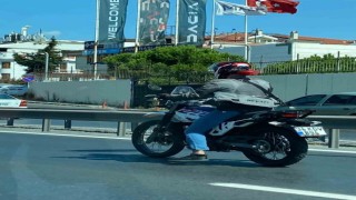 Küçükçekmecede motosikletle tehlikeli yolculuk kamerada