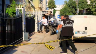 Kurşunu biten saldırganlar çalışanlar tarafından darp edildi