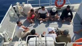 Kuşadası açıklarında 8 düzensiz göçmen yakalandı