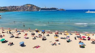 Kuşadası Belediyesinden plajlarda 5 yıldızlı tatil konforu