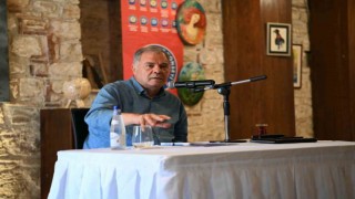 Kuşadasında sanat galerisinin son konuğu eski bakan Yalova oldu