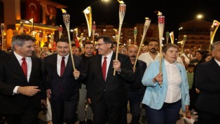 Kütahyada 2 bin 543 meşaleyle fener alayı düzenlendi