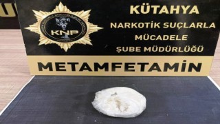 Kütahyada iç çamaşırında uyuşturucu ele geçirilen şüpheli tutuklandı