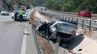 Kütahyada iki otomobilin takla attığı kazada 6 kişi yaralandı