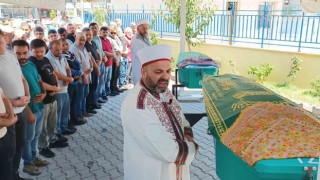 Kütahyada otomobilin çarpması sonucu hayatları kaybeden iki kız kardeş toprağa verildi