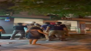 Maltepede yolcu ile taksi şoförü arasındaki ücret kavgası kamerada