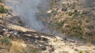 Manavgatta çıkan yangında, 4 dönüm örtü ve çalılık alan zarar gördü