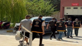 Manisada aranan 24 şahıs yakalandı 17si tutuklandı