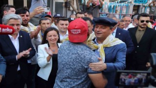 Manisada Çiftçi Mitingine katılan Özgür Özel, çiftçiler tarafından traktörlerle karşılandı