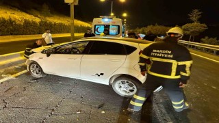 Mardinde refüje çarpan otomobilde 2 kişi yaralandı