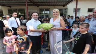 Merkezefendi Belediyesi vatandaşa karpuz dağıttı