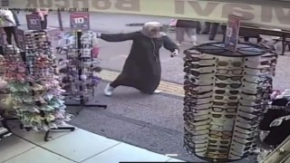 Mersinde bir kadın, esnafın tezgahlarını dağıtarak kaçtı