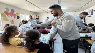 Mevsimlik tarım işçilerinin çocuklarını sevindiren hediyeler