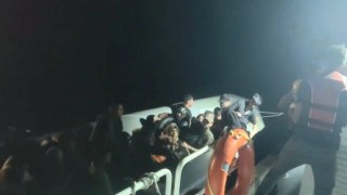 Midilliye kaçmak isteyen 19u çocuk 37 göçmen yakalandı