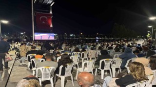 Millet Bahçesinde açık hava sineması keyfi