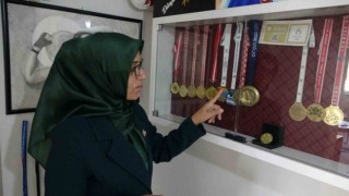 Milli Boksör Hatice Akbaşın annesi İlkay Akbaş: “Altın madalyanın yeri hazır”