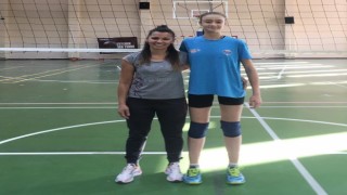 Minel Nefin Özen, Eczacıbaşına transfer oldu