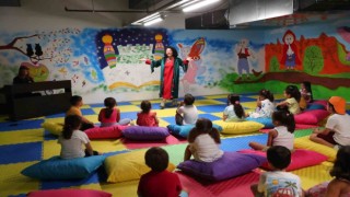 Minikler masal saatinde keyifli vakit geçirdi