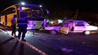 Moladan çıkan otobüs karşı şeride geçip otomobile çarptı: 1 ölü