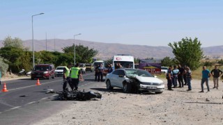 Motosiklet ile otomobil çarpıştı: 1 ölü