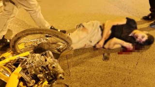 Motosiklet kazasında ağır yaralanan sürücü yoğun bakımda hayata tutunmaya çalışıyor