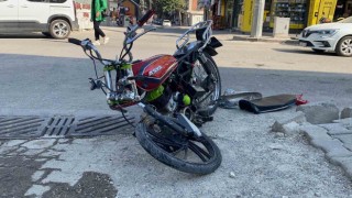 Motosiklet sürücüsü metrelerce havaya uçtu