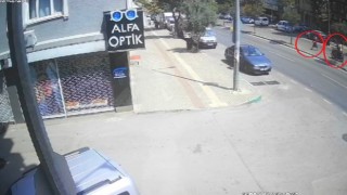 Motosiklet sürücüsünün çarptığı yaşlı kadın hayatını kaybetti...O anlar kamerada