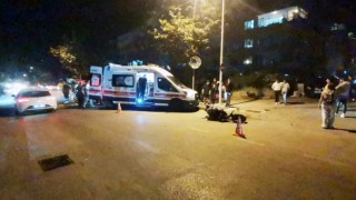 Mudanyada motosiklet otomobile çarptı: 2 yaralı