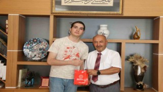 Müdür Başyiğit, YKS sınavında derece elde eden öğrenciyi konuk etti