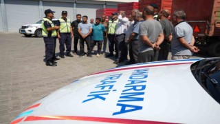 Muşta 400 traktör römorkuna reflektör takıldı