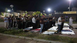Muşta vatandaşlar Filistin için namaz kılıp dua etti