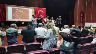 Müzisyen Umut Gündüz eşiyle birlikte Vartoda üç dilli konserini verdi