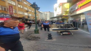 Odunpazarında zabıtasından seyyar satıcı ve dilenci operasyonu