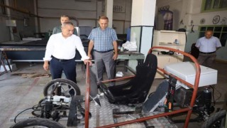 Öğrenciler elektrikli aracını kendi yapıyor