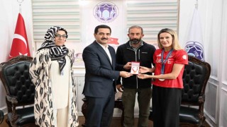 Olimpiyat Madalyalı Hatice Akbaştan Başkan Taşkına ziyaret