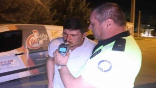 Önce arabanın içine saklandı, sonra gazeteciyi polise şikayet etti