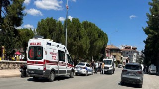 Osmancıkta motosiklet ile hafif ticari araç çarpıştı: 1 yaralı