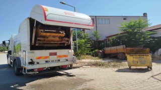 Osmanelinde tüm çöp konteynerleri temizlendi