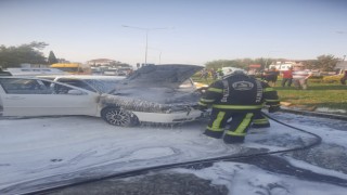 Otomobil alev topuna döndü