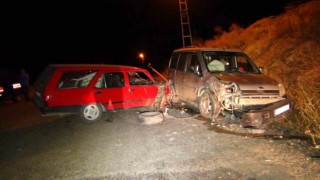 Otomobil ile hafif ticari araç çarpıştı: 1 yaralı