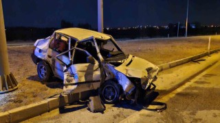 Otomobil ile kamyon çarpıştı: 2 ölü