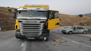 Otomobil ile tır çarpıştı: 5 yaralı