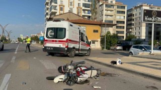 Otomobil motosiklete çarpıp kaçtı: 1 yaralı