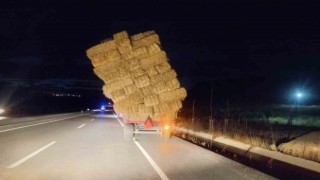 Otomobil saman yüklü traktör ila çarpıştı: 1 yaralı