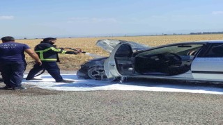 Otomobilin motoru seyir halindeyken alev aldı