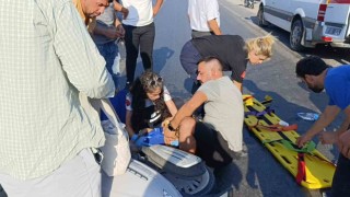Otomobille çarpışıp savrulan motosiklet sürücüsü ölümden kıl payı kurtuldu
